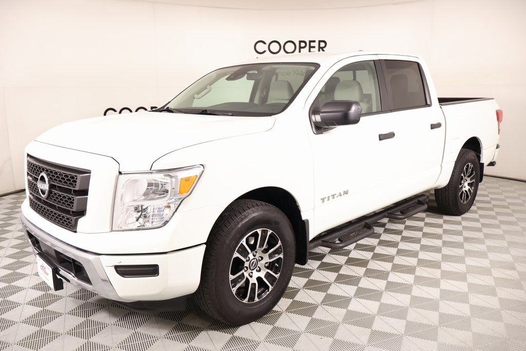 2024 Nissan TITAN SV