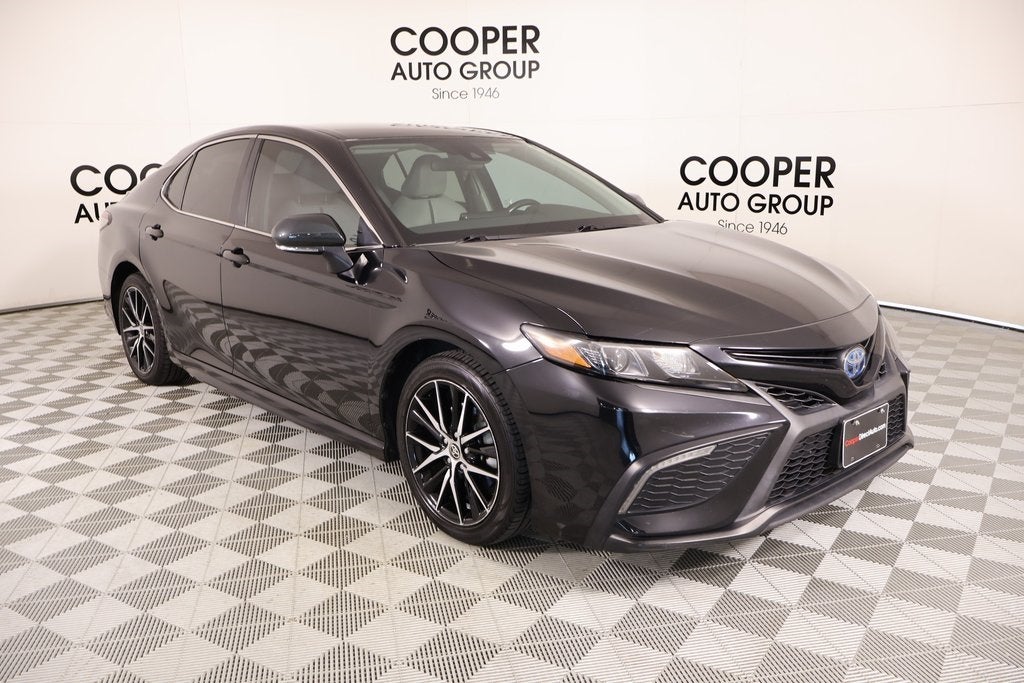 2022 Toyota Camry Hybrid SE