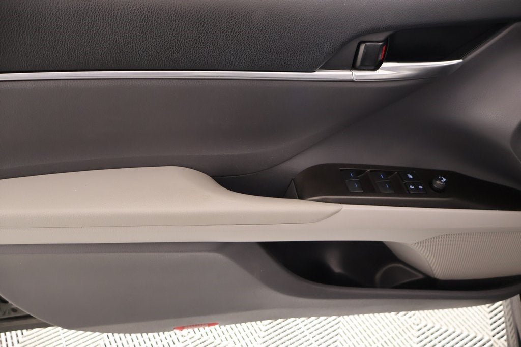 2022 Toyota Camry Hybrid SE