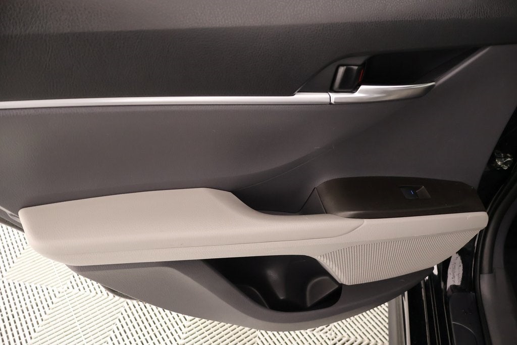 2022 Toyota Camry Hybrid SE