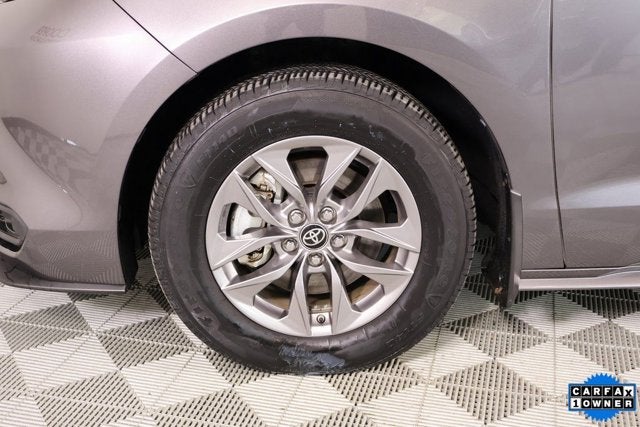 2023 Toyota Sienna LE