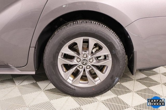 2023 Toyota Sienna LE