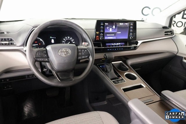 2023 Toyota Sienna LE