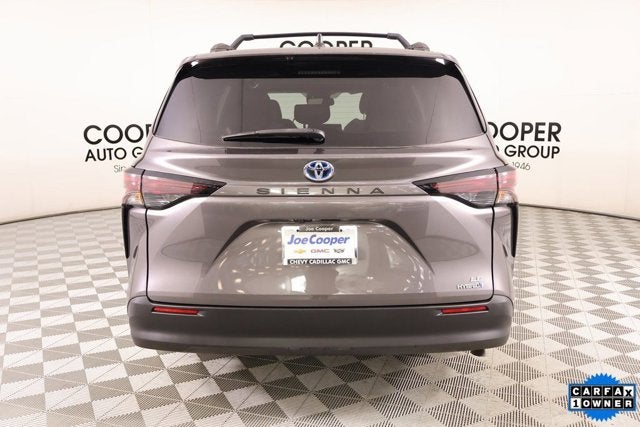 2023 Toyota Sienna LE