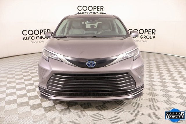 2023 Toyota Sienna LE