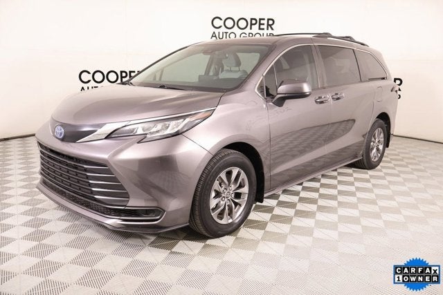 2023 Toyota Sienna LE