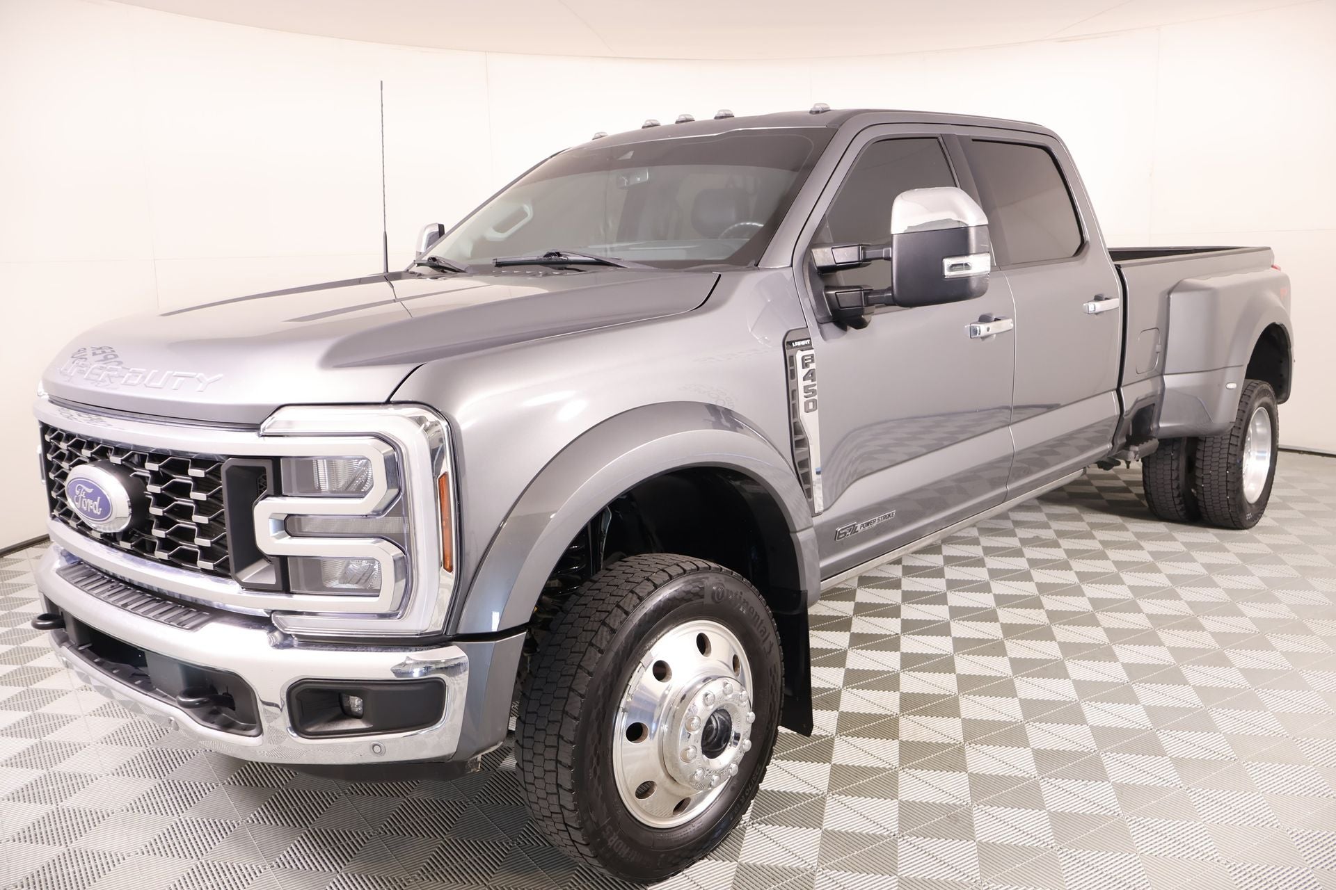 2024 Ford Super Duty F-450 DRW LARIAT