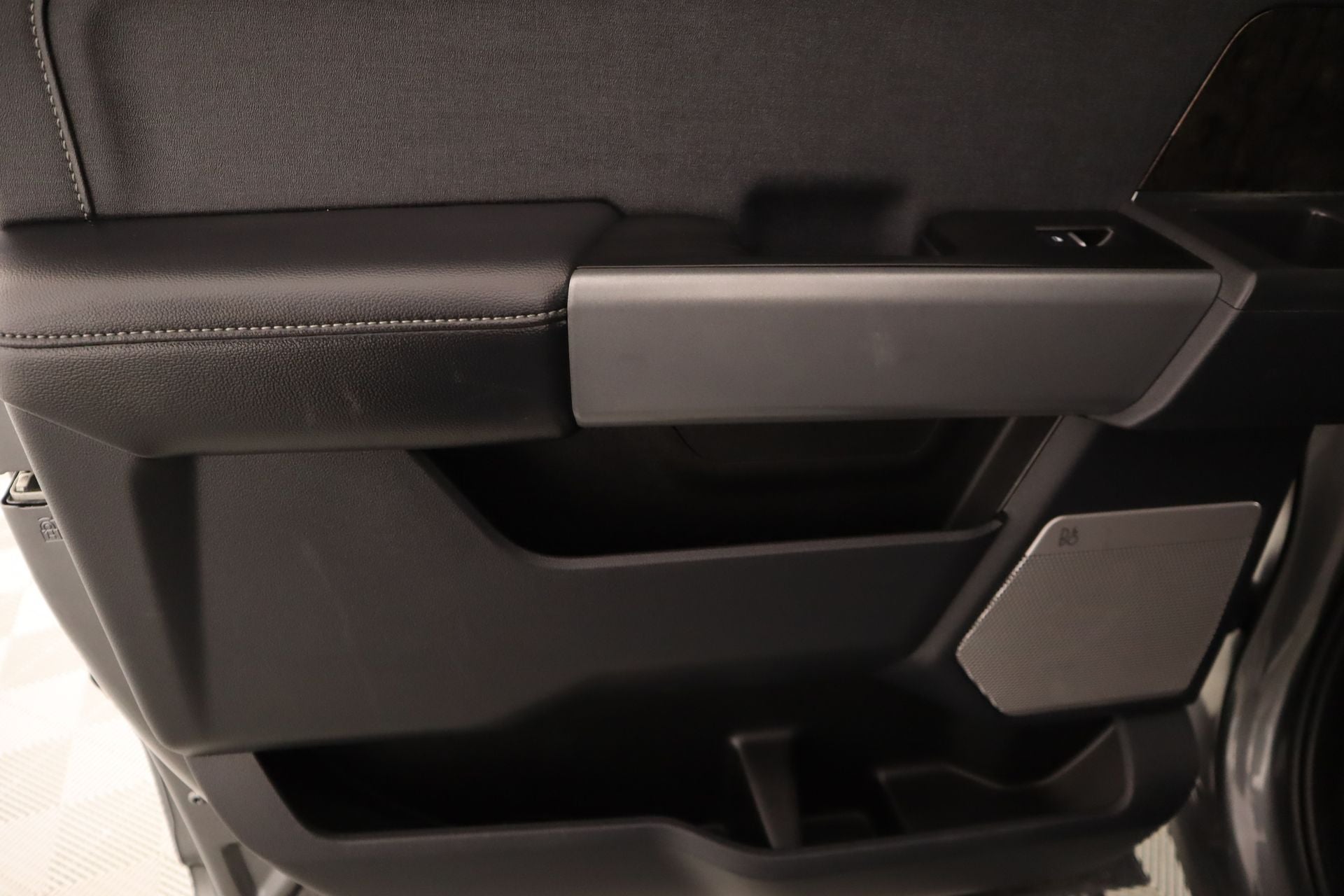 2024 Ford Super Duty F-450 DRW LARIAT