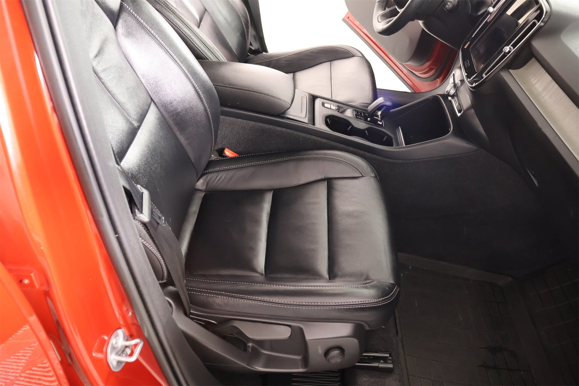 2023 Volvo XC40 Core