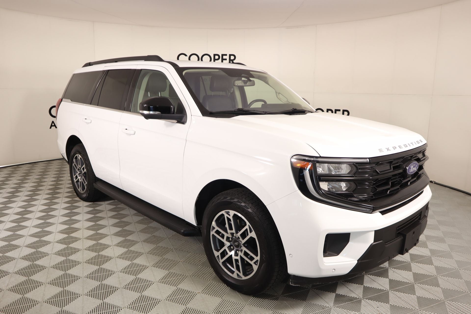 2025 Ford Expedition Active