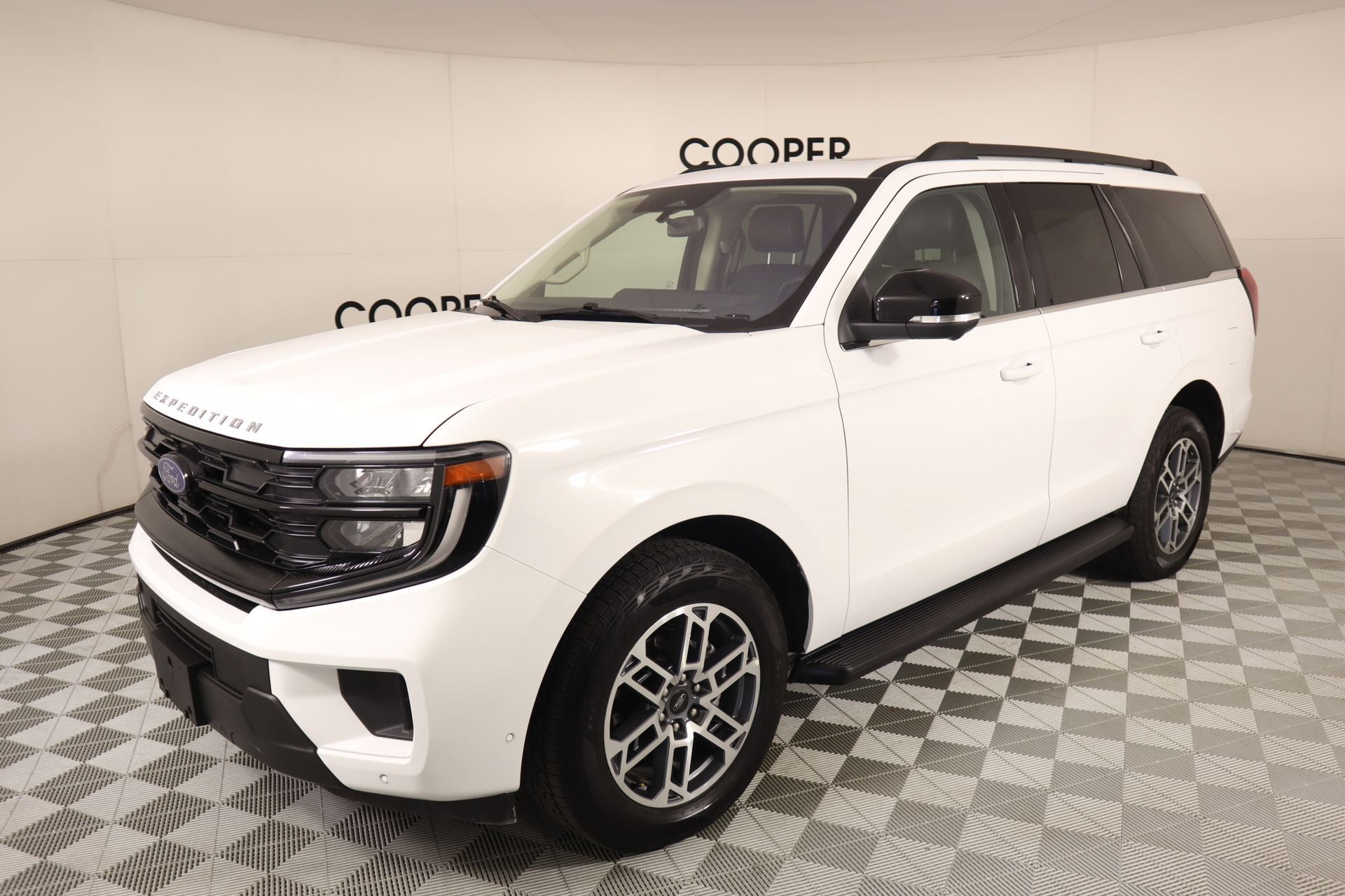 2025 Ford Expedition Active