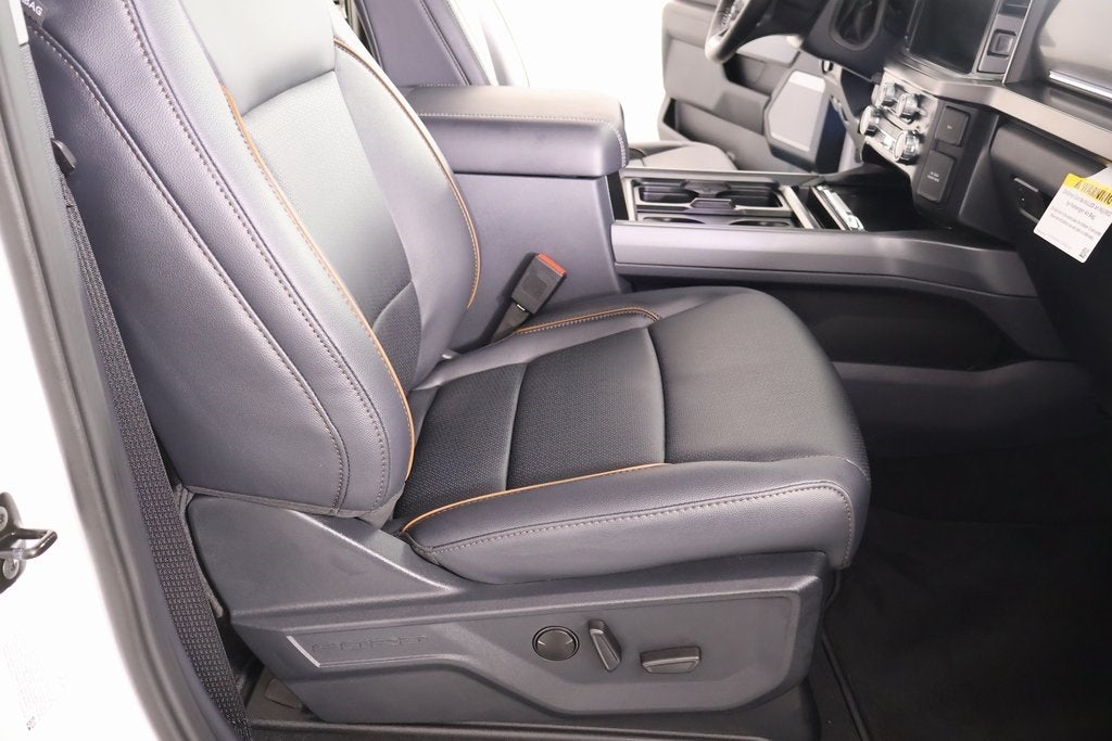 2026 Ford Super Duty F-450 DRW Lariat DRW