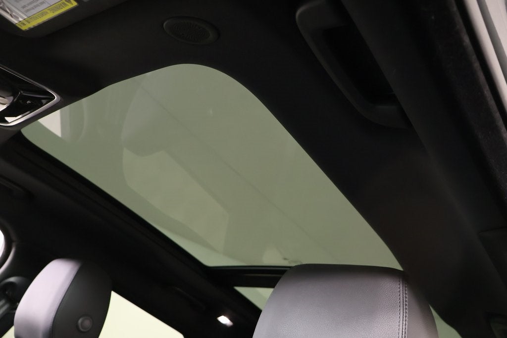 2026 Land Rover Range Rover Velar Dynamic SE