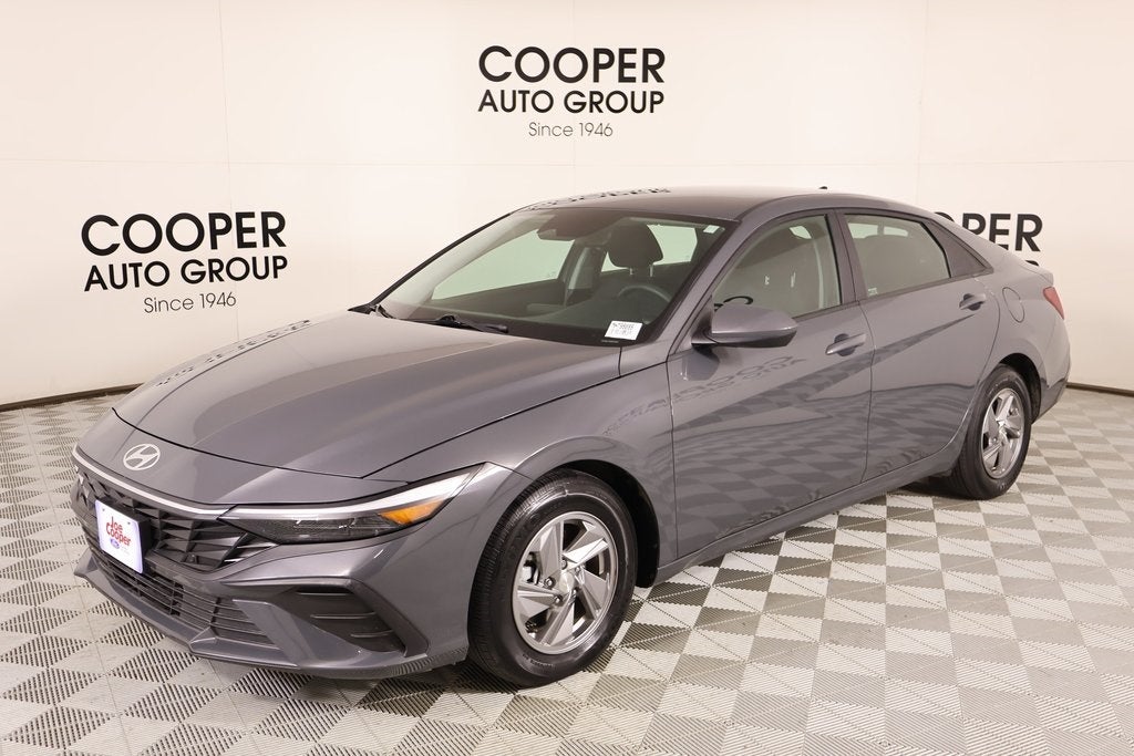 2024 Hyundai Elantra SE