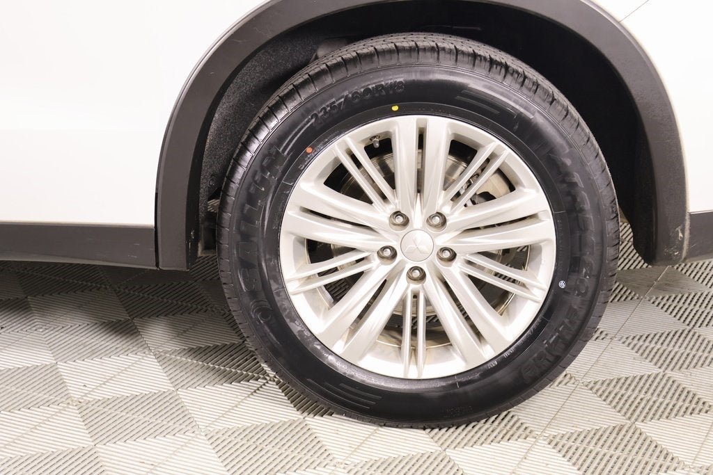 2023 Mitsubishi Outlander ES